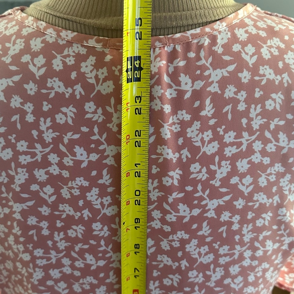 Last chance sale!
Sienna Sky Pink floral Peplum Blouse-Large - Picture 2 of 5